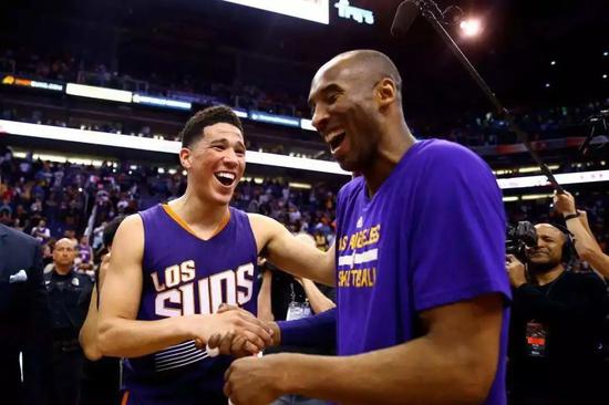  布克压哨三分绝杀太阳，快船遭遇两连败陷困境  