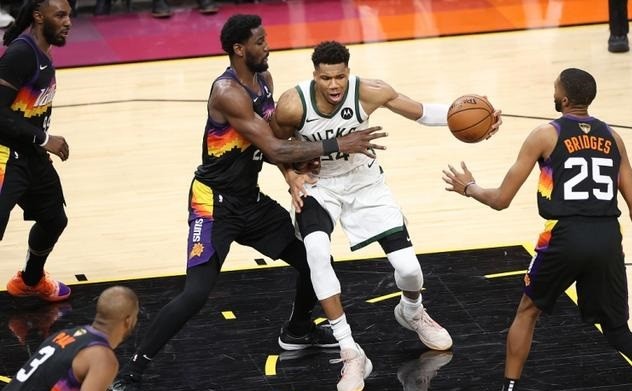  字母哥狂砍五十高分，雄鹿主场大胜尼克斯展统治力