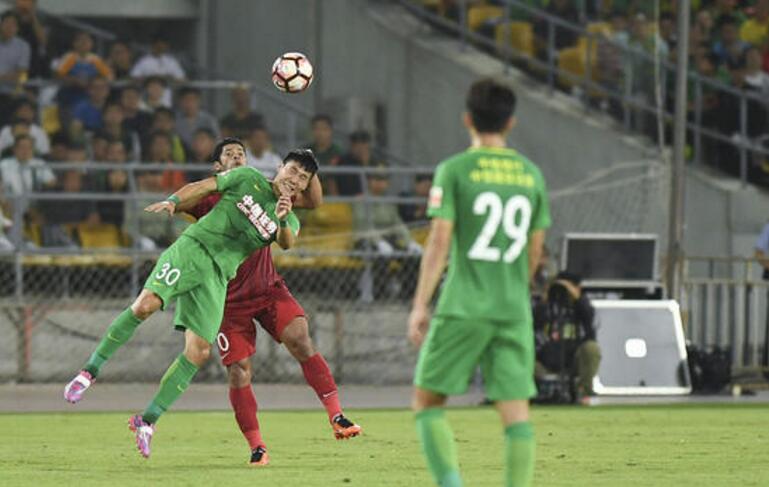  多特蒙德客场战平法兰克福，争冠形势愈发胶着